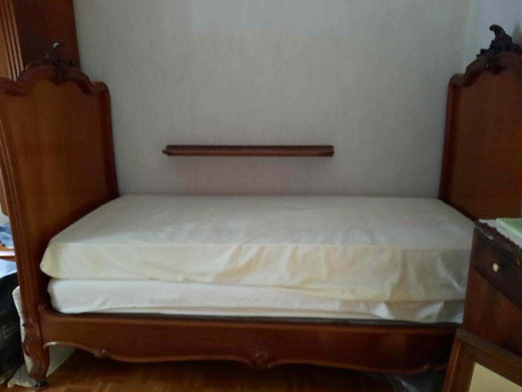 1 lit et table de chevet en acajou avec plateau en marbre, Antiquités & Art, Enlèvement