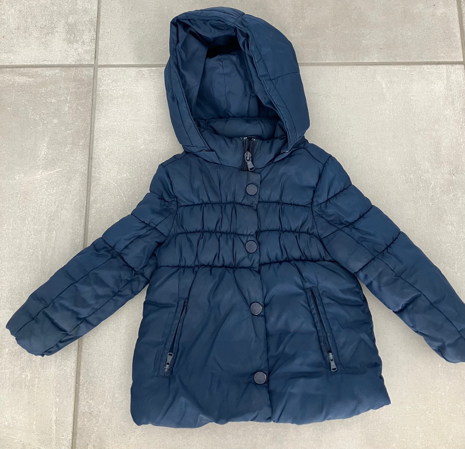 United Colors of Benetton donkerblauwe jas maat 92, Kinderen en Baby's, Kinderkleding | Maat 92, Ophalen, Zo goed als nieuw, Jas