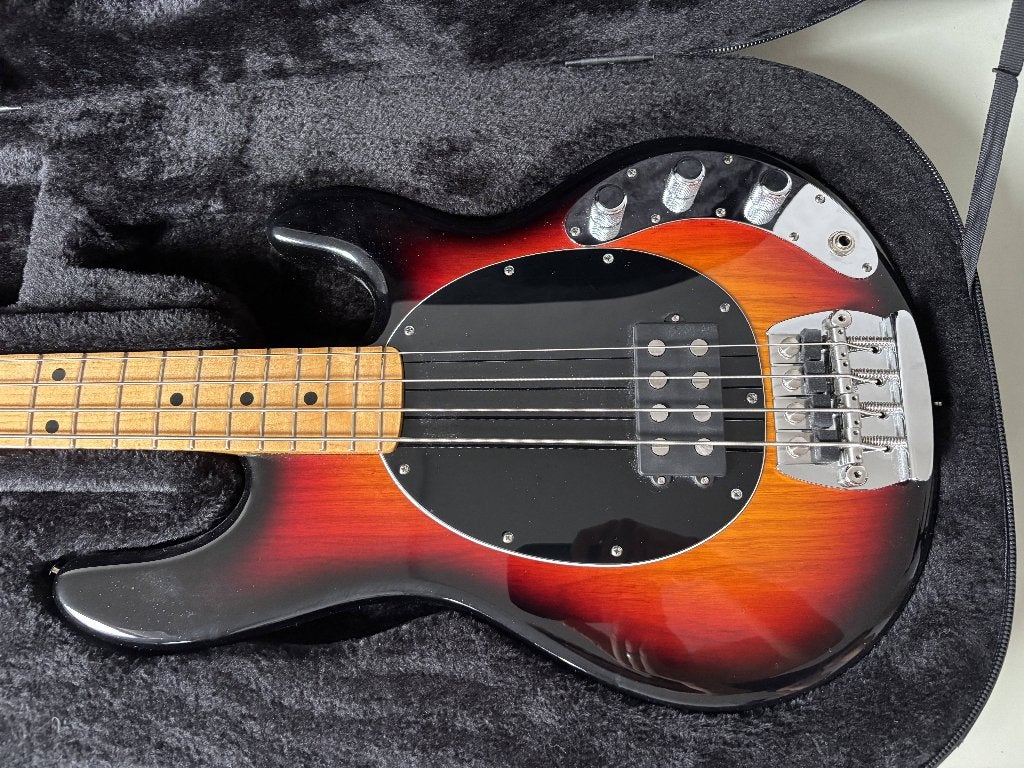 Music Man Retro 70s StingRay Sunburst, Muziek en Instrumenten, Ophalen, Zo goed als nieuw, Elektrisch