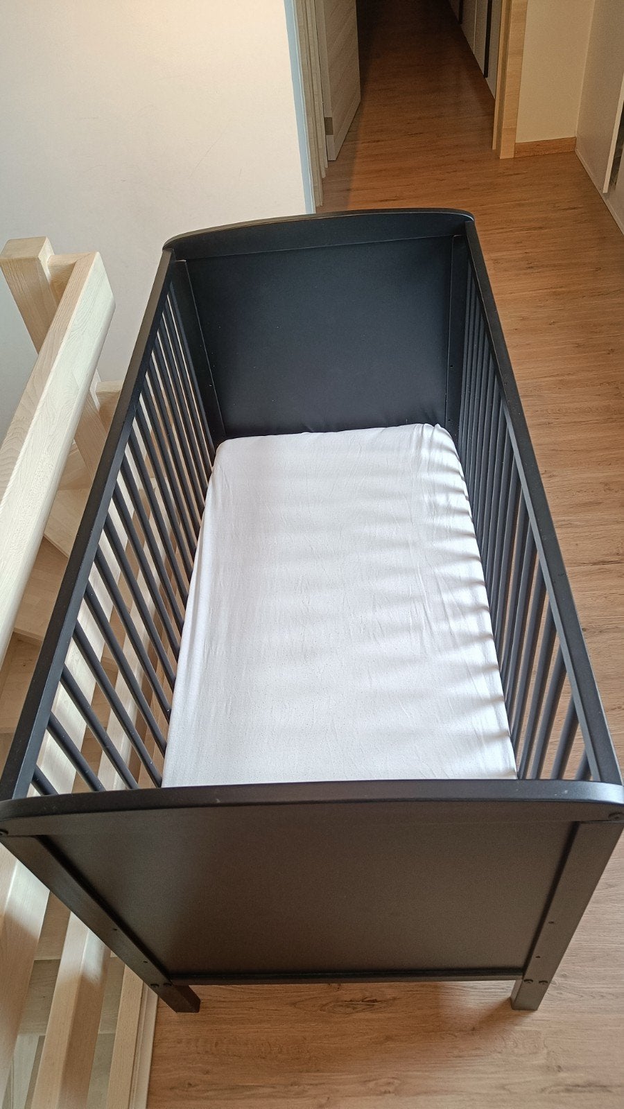 Babybed zwart met matras (+2 matrashoezen), Enlèvement, Utilisé, Autres types