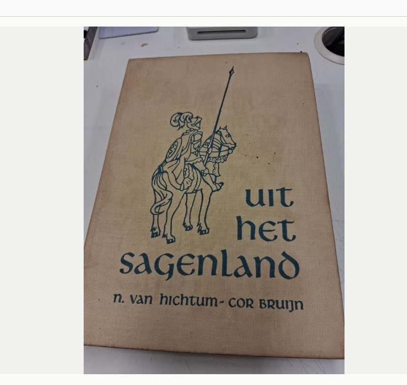 Uit het Sagenland - N. van Hichtum & Cor Bruijn (1949), Boeken, Kunst en Cultuur | Fotografie en Design, Gelezen, Ophalen of Verzenden