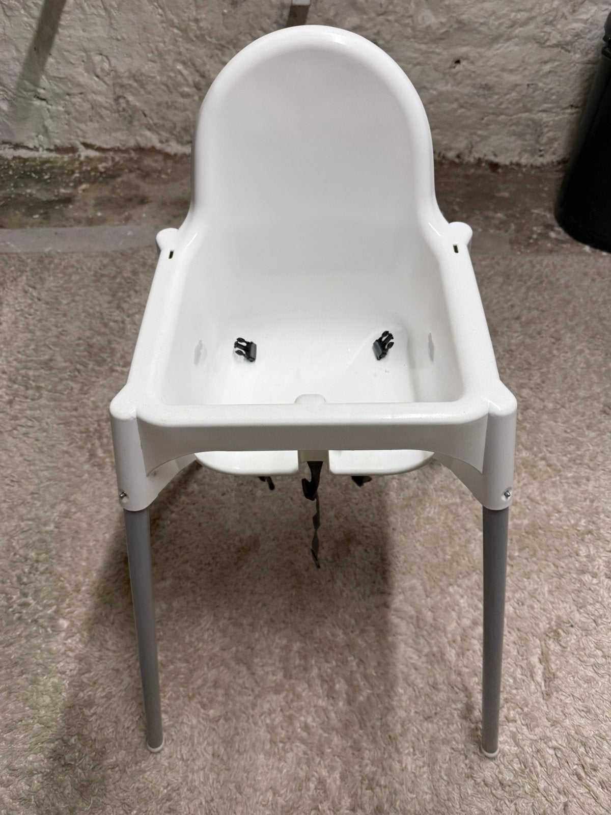 Witte kinderstoel IKEA—goede staat, opvouwbaar zonder tablet, Kinderen en Baby's, Kinderstoelen, Gebruikt, Hangstoel, Gordel(s)