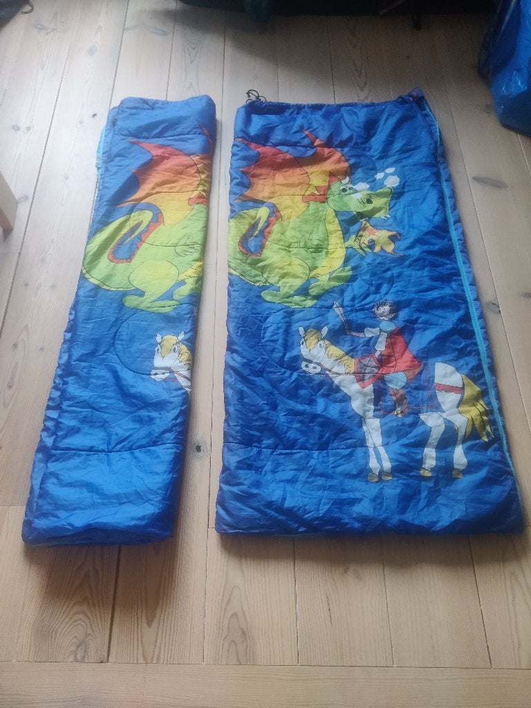 2 slaapzakken voor kinderen, Caravans en Kamperen, Ophalen, Zo goed als nieuw