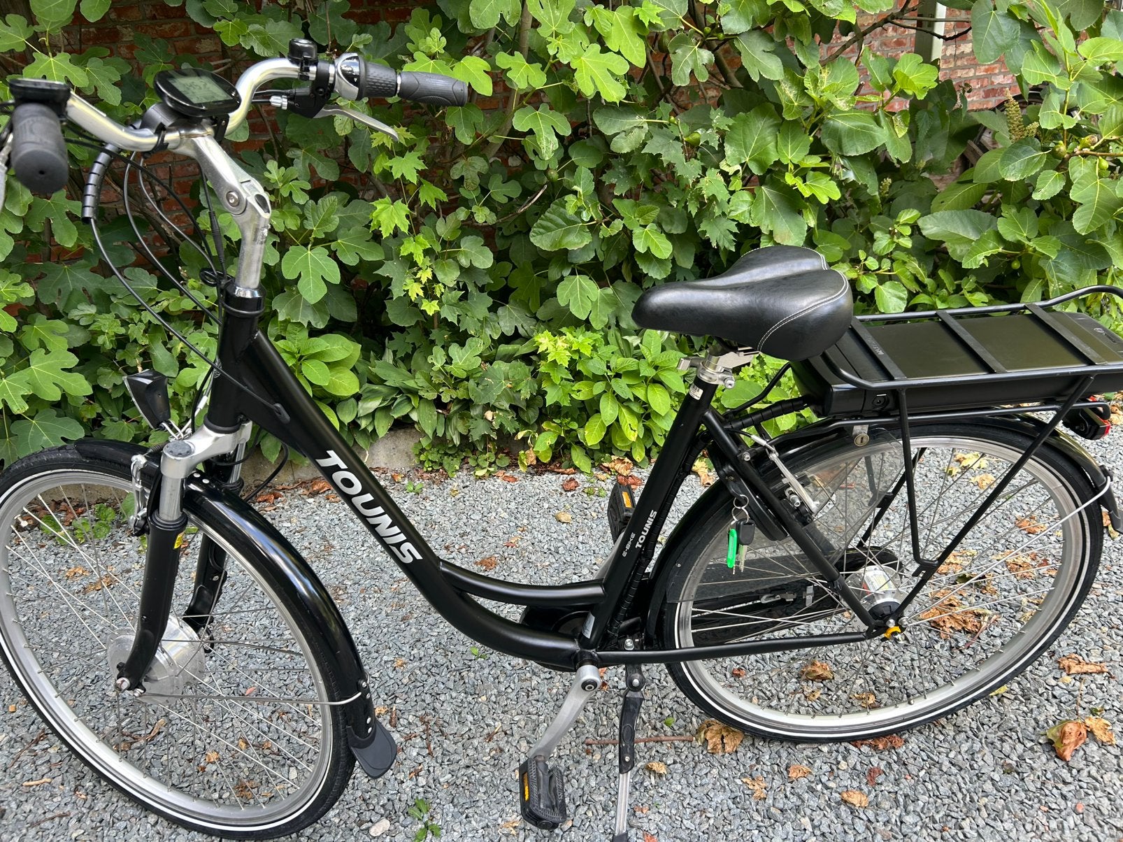 Elektrische damesfiets tounis 28 inch, Fietsen en Brommers, Ophalen, Zo goed als nieuw