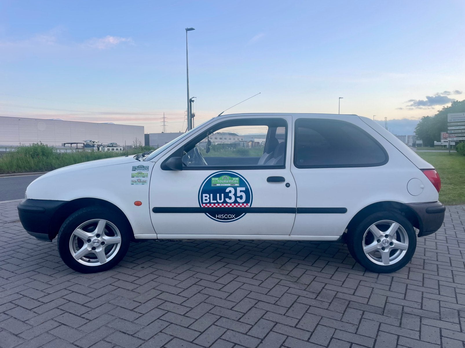 Mazda 121 1996, Autos, Mazda, Particulier, Essence, Hatchback, 3 portes, Boîte manuelle, Blanc, Bleu, Enlèvement