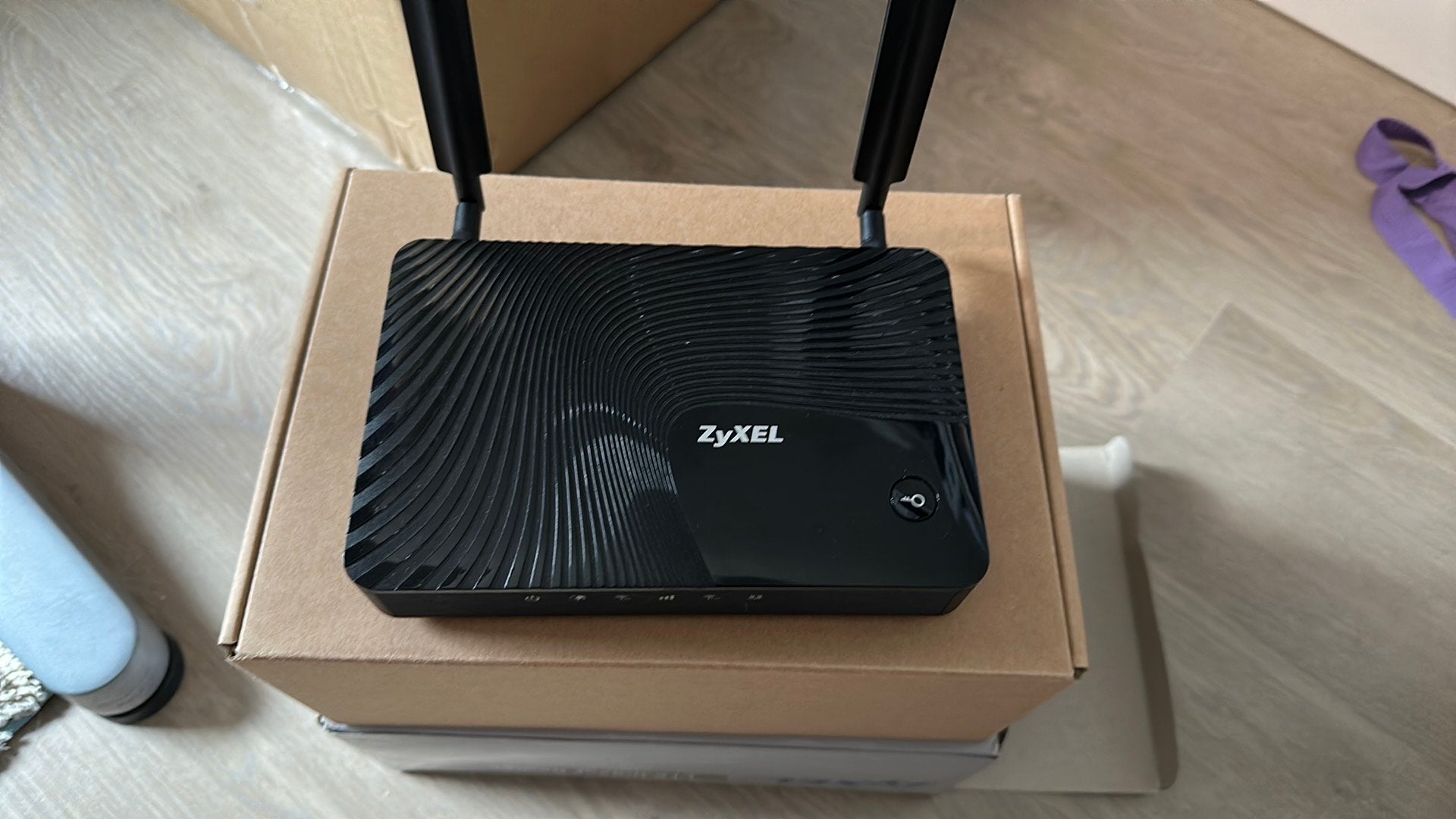 Zyxel LTE3301 LTE Indoor Router, Enlèvement, Comme neuf, Routeur