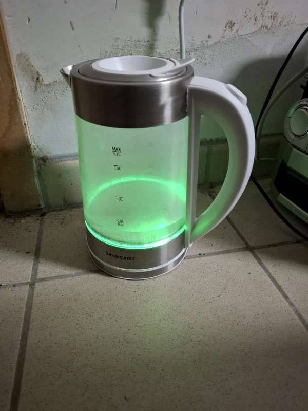 Waterkoker in glas en elektrisch, 1 tot 2 liter, Ophalen, Zo goed als nieuw, Draadloos