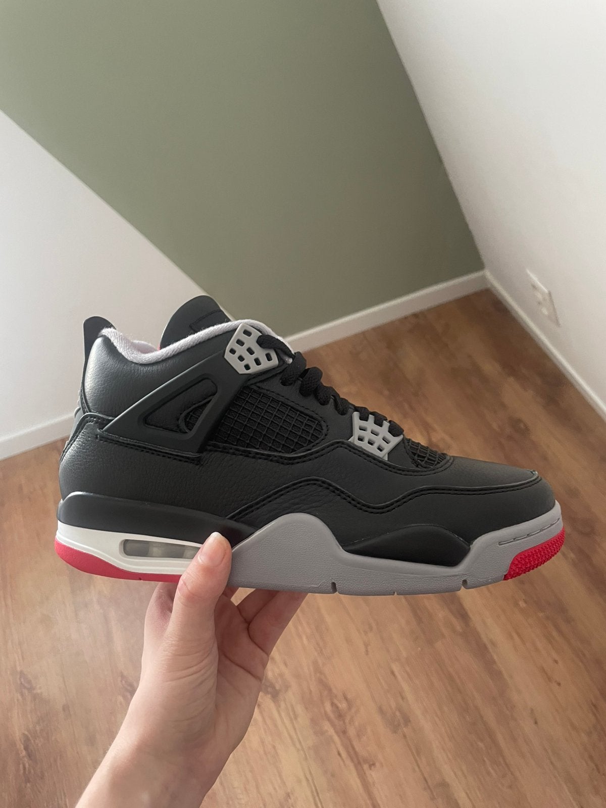 Jordan 4 Bred reimagined, Vêtements | Hommes, Chaussures, Enlèvement, Neuf