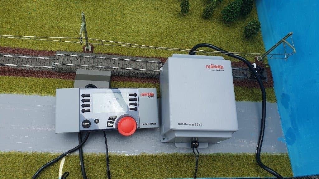 Transformateur Märklin + station mobile, Enlèvement ou Envoi, Courant alternatif, Comme neuf, Transformateur ou Alimentation