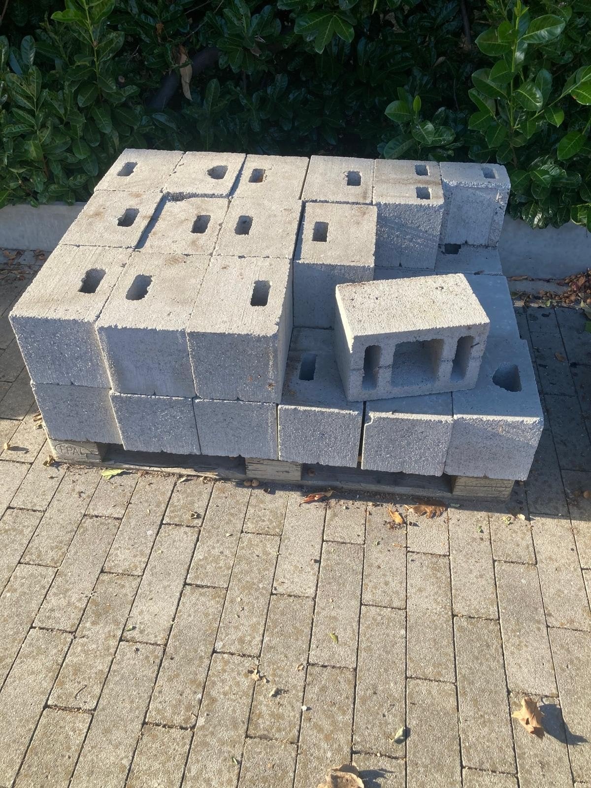 Betonblokken, Ophalen