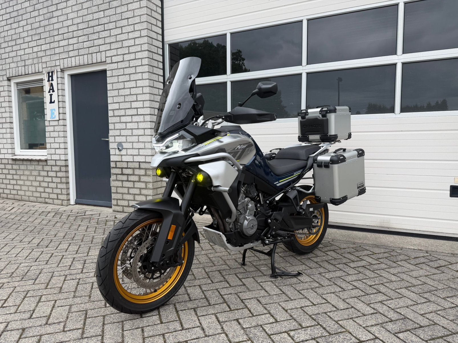 Bomvolle CF MOTO 800MT touring explorer met nog geen 6000km!, Motos, Motoren | CFMOTO, Permis Moto A, Tourisme, Entreprise, Occasion