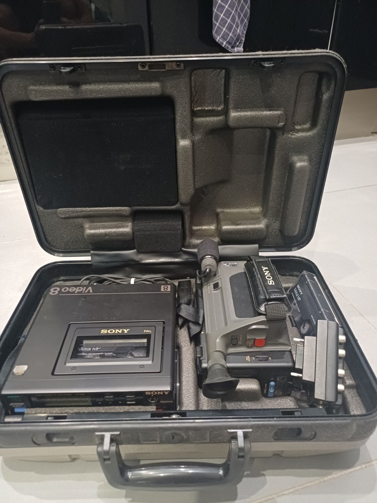 SONY VIDEO 8 VINTAGE – CAMÉSCOPE + LECTEUR + MALLETTE, Enlèvement, 8 mm, Caméra