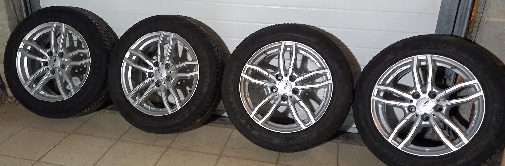 JANTES ET PNEUS HIVER  BMW SERIE 3 GRAN TURISMO, Auto-onderdelen, Banden en Velgen, Band(en), Winterbanden, Ophalen