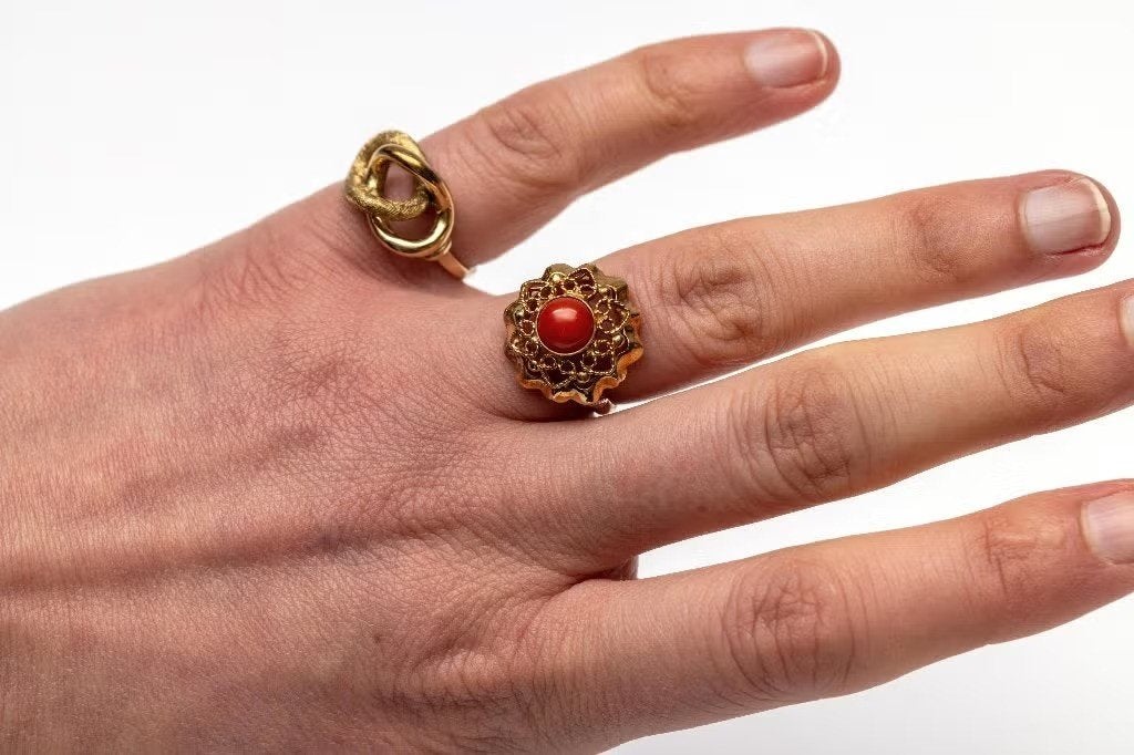 Bloedkoraal fraaie 14k gouden ring edelsteen vintage dame, Ophalen of Verzenden, Zo goed als nieuw, Dame of Heer, Met edelsteen
