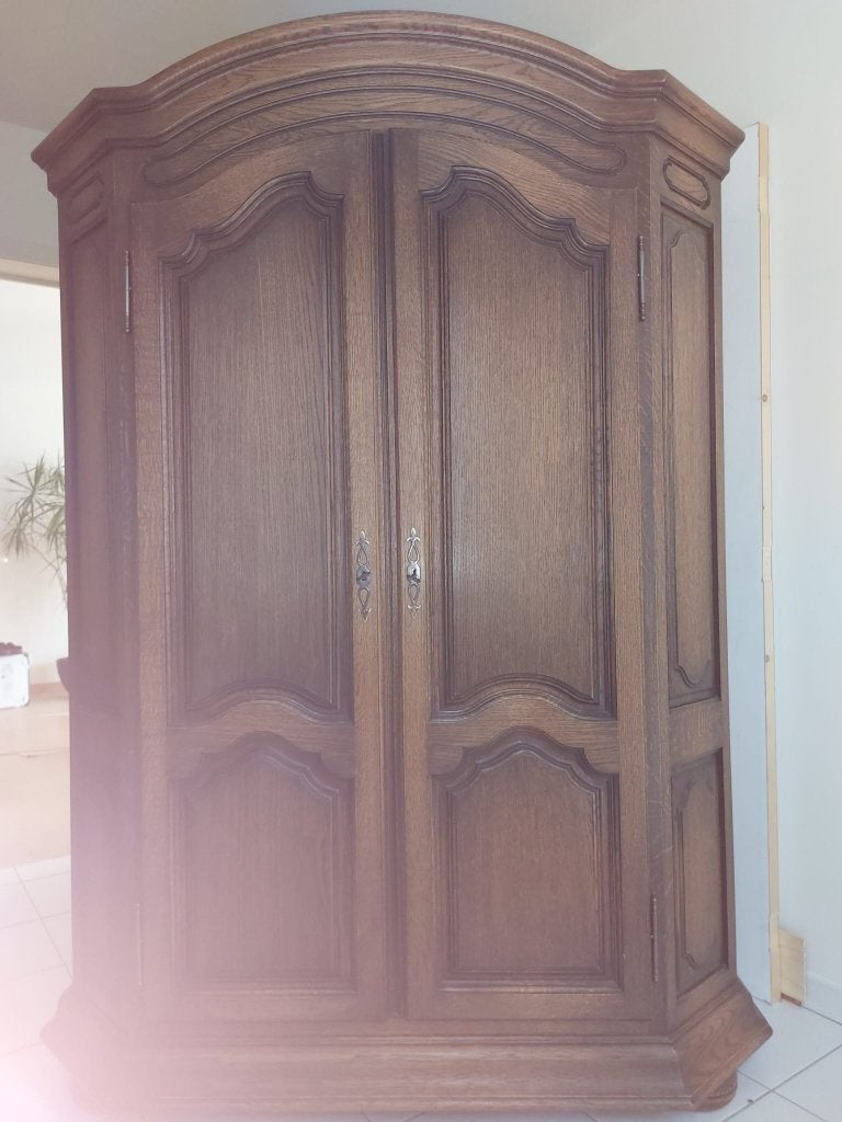 Armoire en chêne massif, Enlèvement