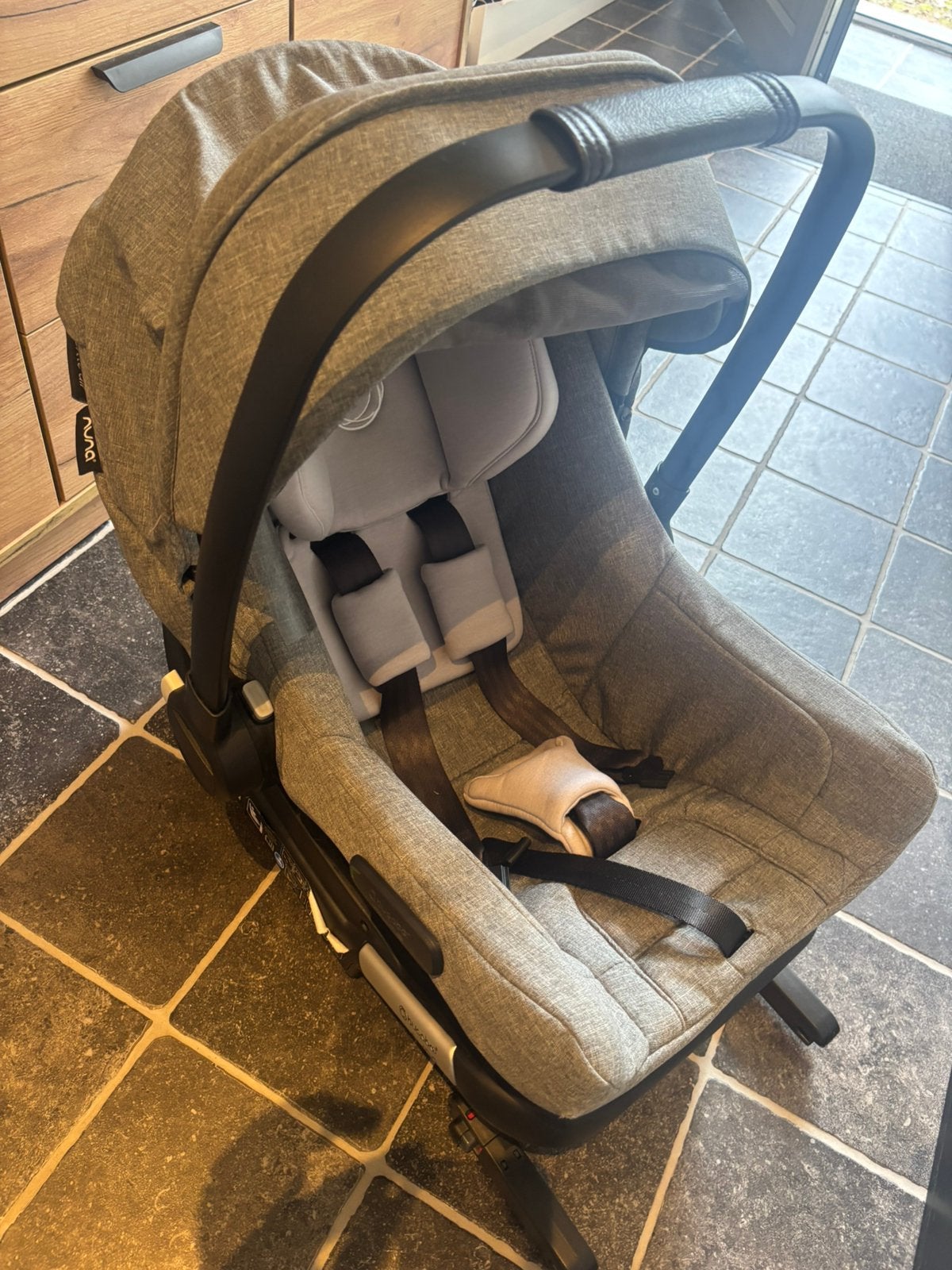 Maxicosi met 2 isofix basissen, Ophalen, Zo goed als nieuw
