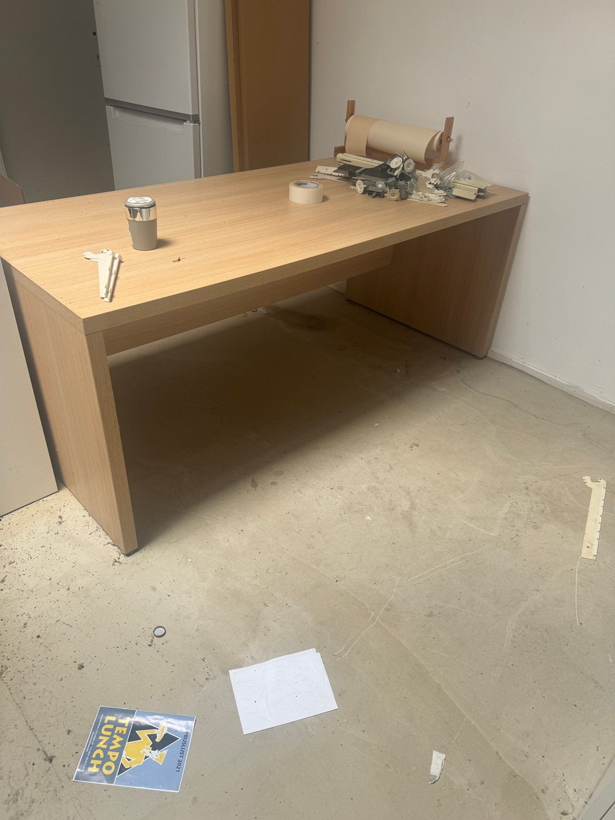 Gratis bureau met bureastoel en bijzetkastje, Enlèvement, Comme neuf