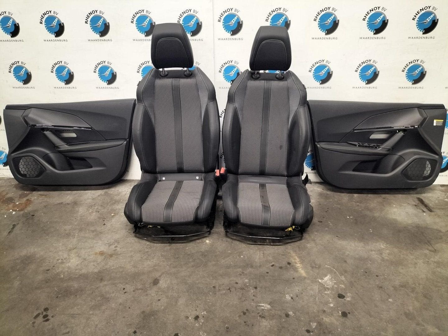 PEUGEOT 2008 P24E EV GT 50KWH  INTERIEUR COMPLEET 2021, Auto-onderdelen, Ophalen of Verzenden, Gebruikt, ARN erkend