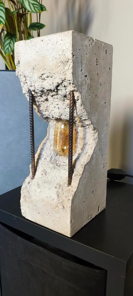 Eigentijdse lamp, Ophalen