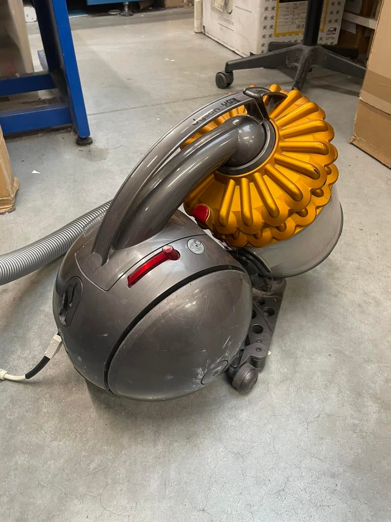 Dyson DC52 stubborn pour pièces, Electroménager, Enlèvement, Ne fonctionne pas, Aspirateur traîneau, Dyson