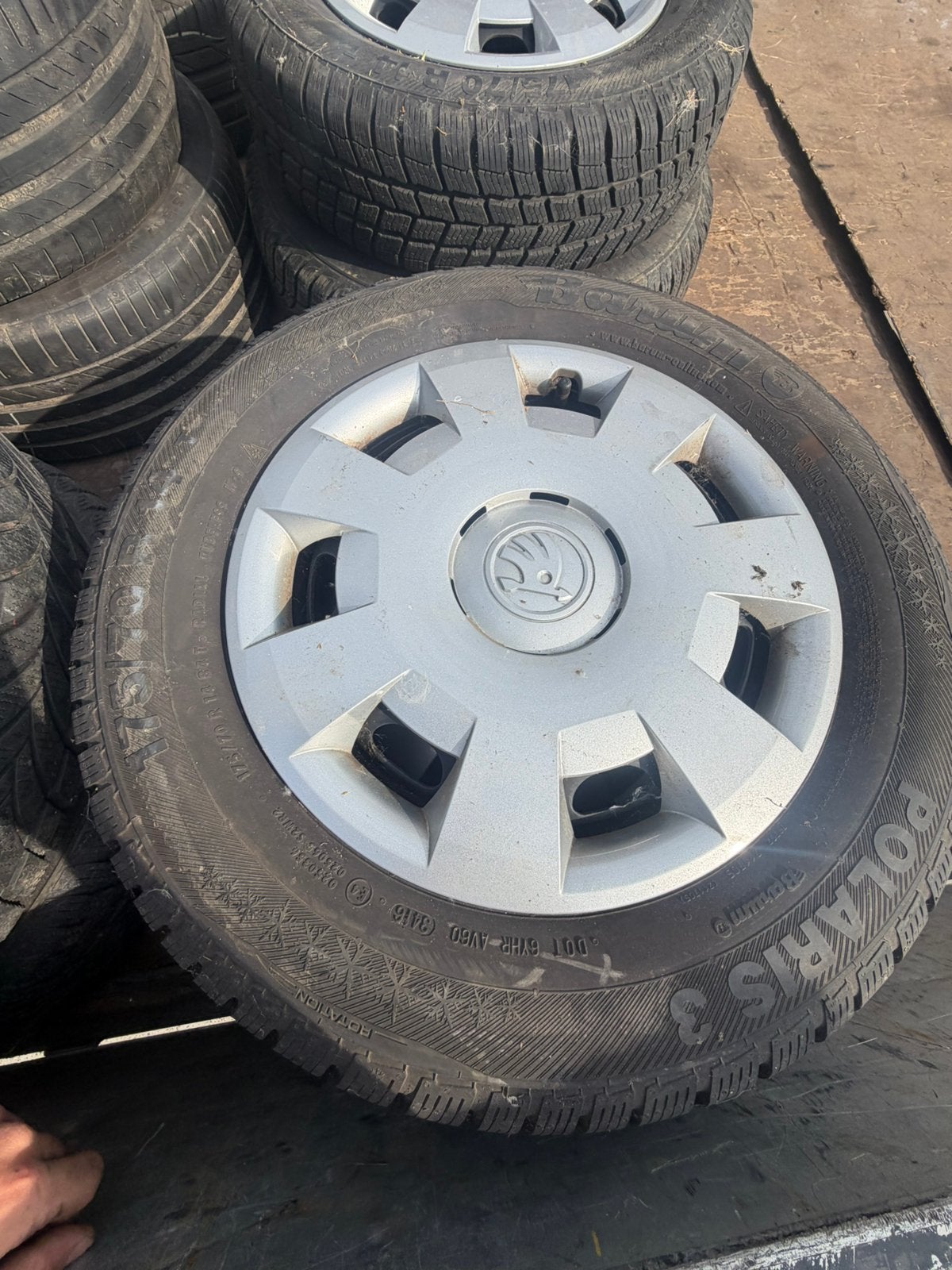 Skoda banden 14 inch perfecte staat, Auto diversen, Wieldoppen, Ophalen, Zo goed als nieuw