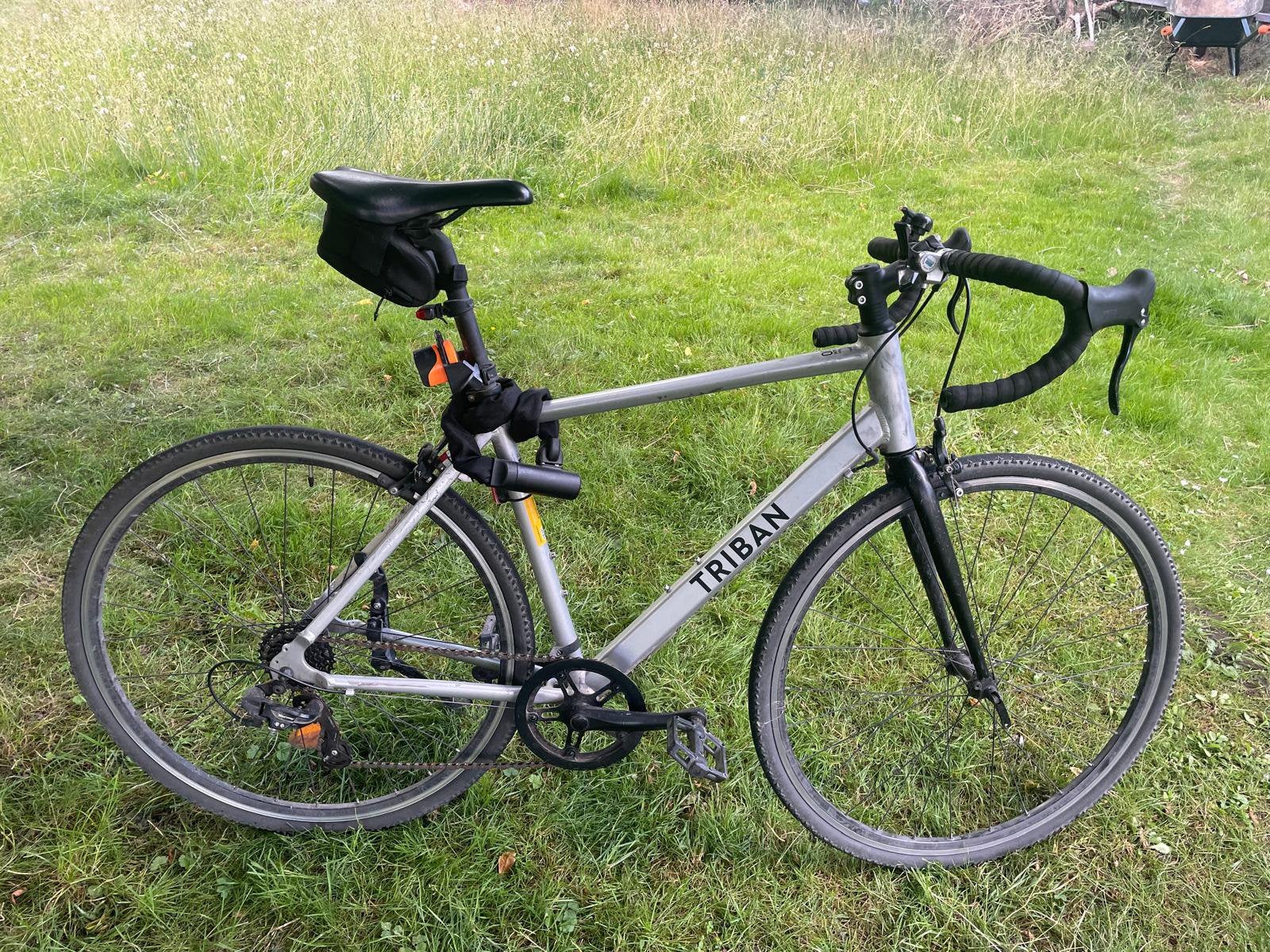 Vélo B’twin  Triban 100: le passe partour, Fietsen en Brommers, Fietsen | Racefietsen, Minder dan 10 versnellingen, Gebruikt, Heren
