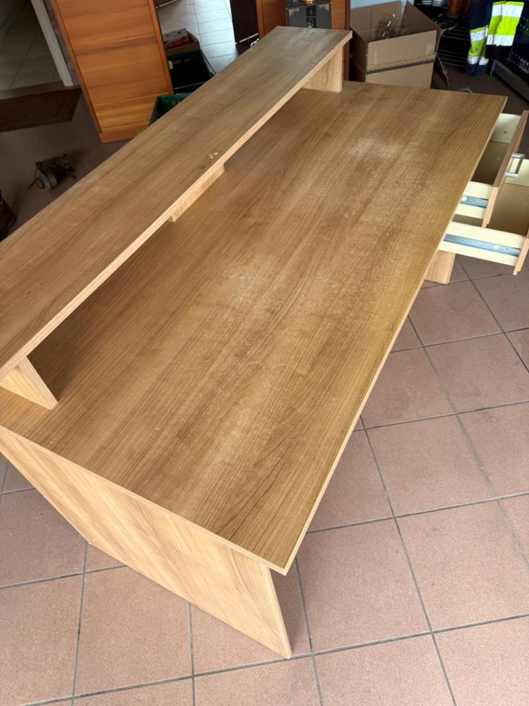 Gratis af te halen . Bureau, Ophalen, Gebruikt