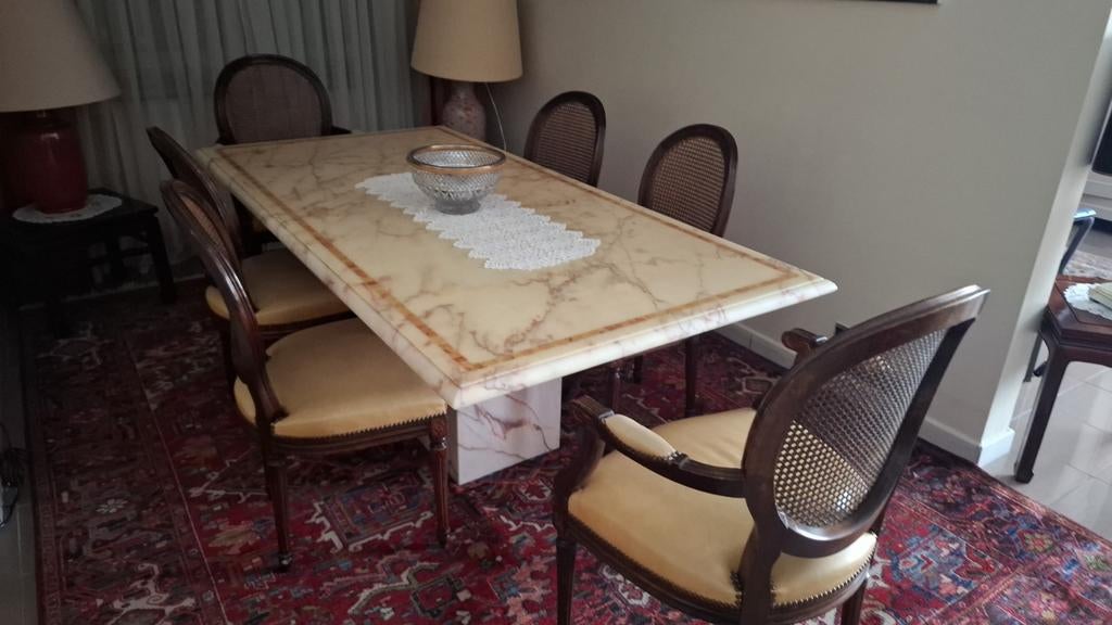 Marmeren tafel met bijhorende 6 stoelen in perfecte staat, Ophalen