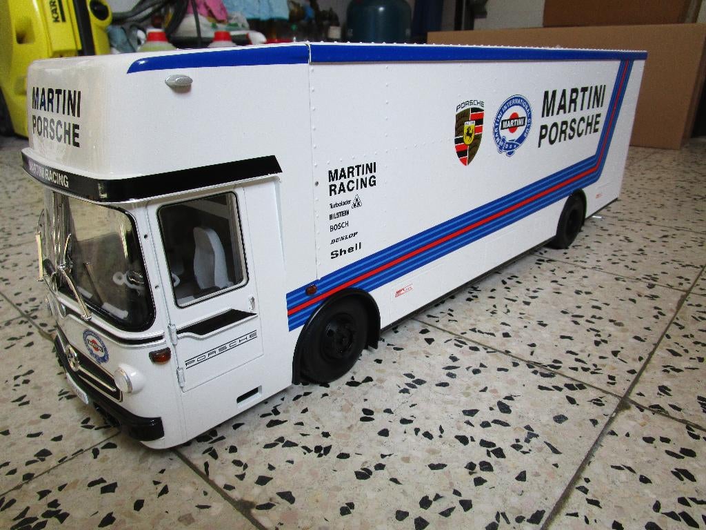cmr 1:18 porsche martini renntransporter, Ophalen, Zo goed als nieuw, Auto, Overige merken