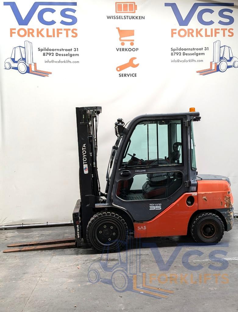 Toyota 3,5t diesel heftruck triplex 4,7m + vorkenversteller, Zakelijke goederen, Machines en Bouw | Heftrucks en Intern transport