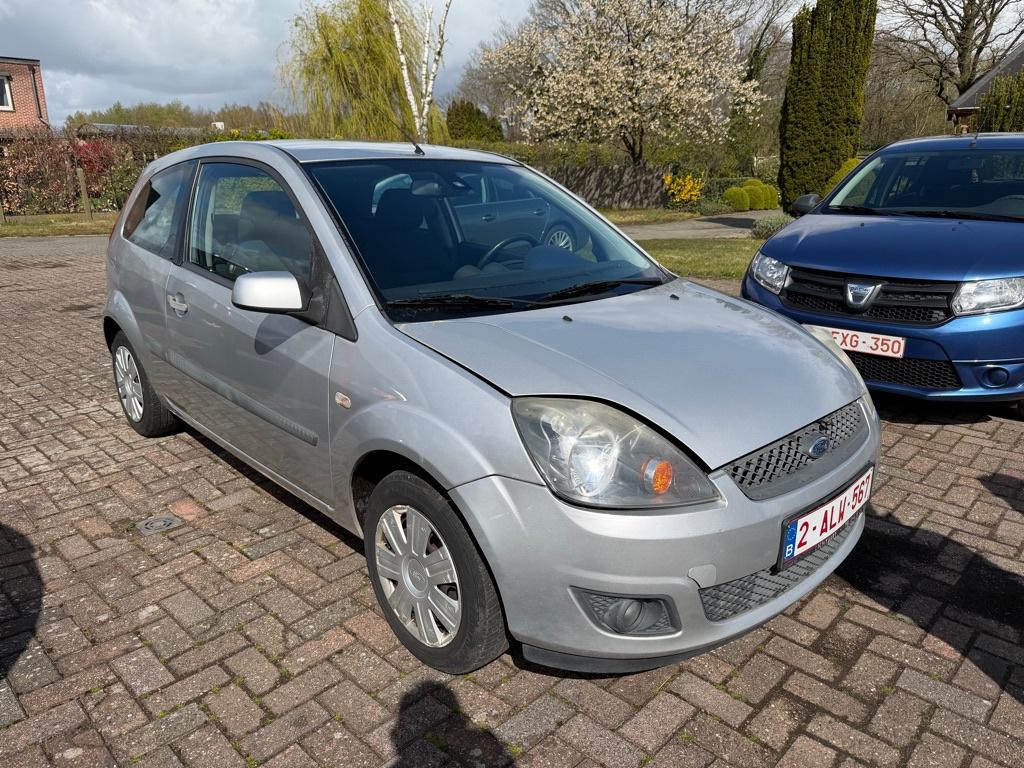Ford Fiesta 1400cc essence - EXPORTATION UNIQUEMENT, Argent ou Gris, Achat, Entreprise, Boîte manuelle