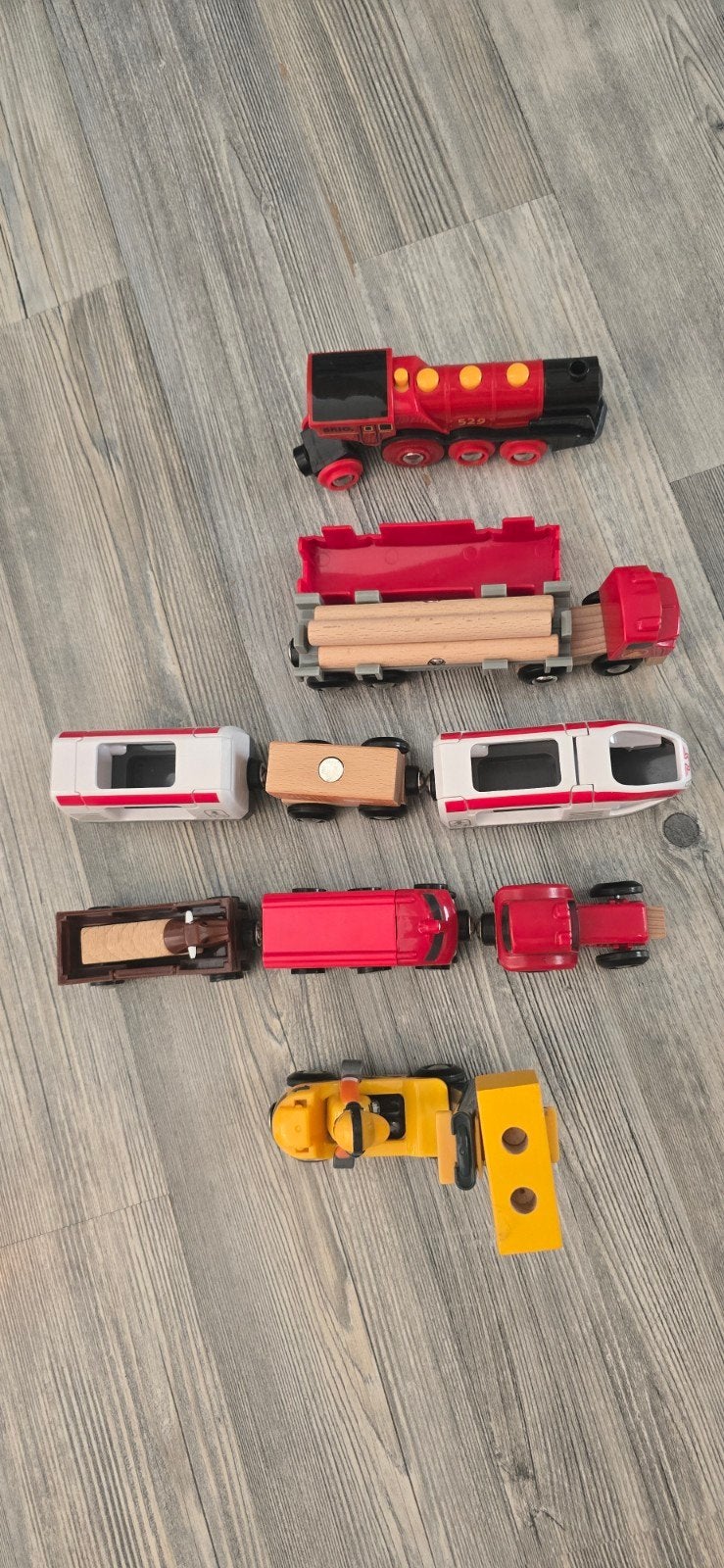 Brio pakket auto's (locomotief, vrachtwagen, trein, heftruk), Ophalen, Zo goed als nieuw