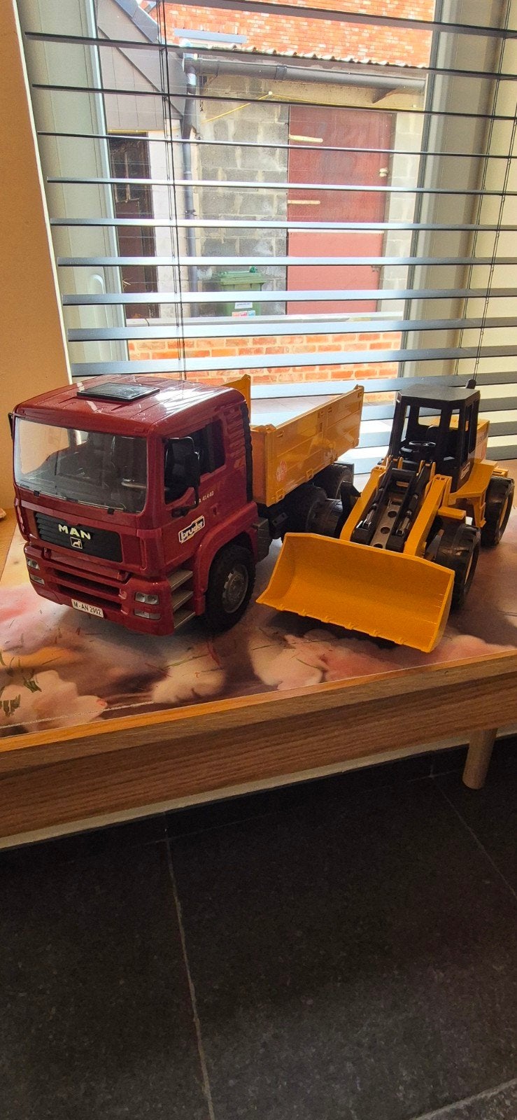 BRUDER vrachtwagen met kiplader, Ophalen