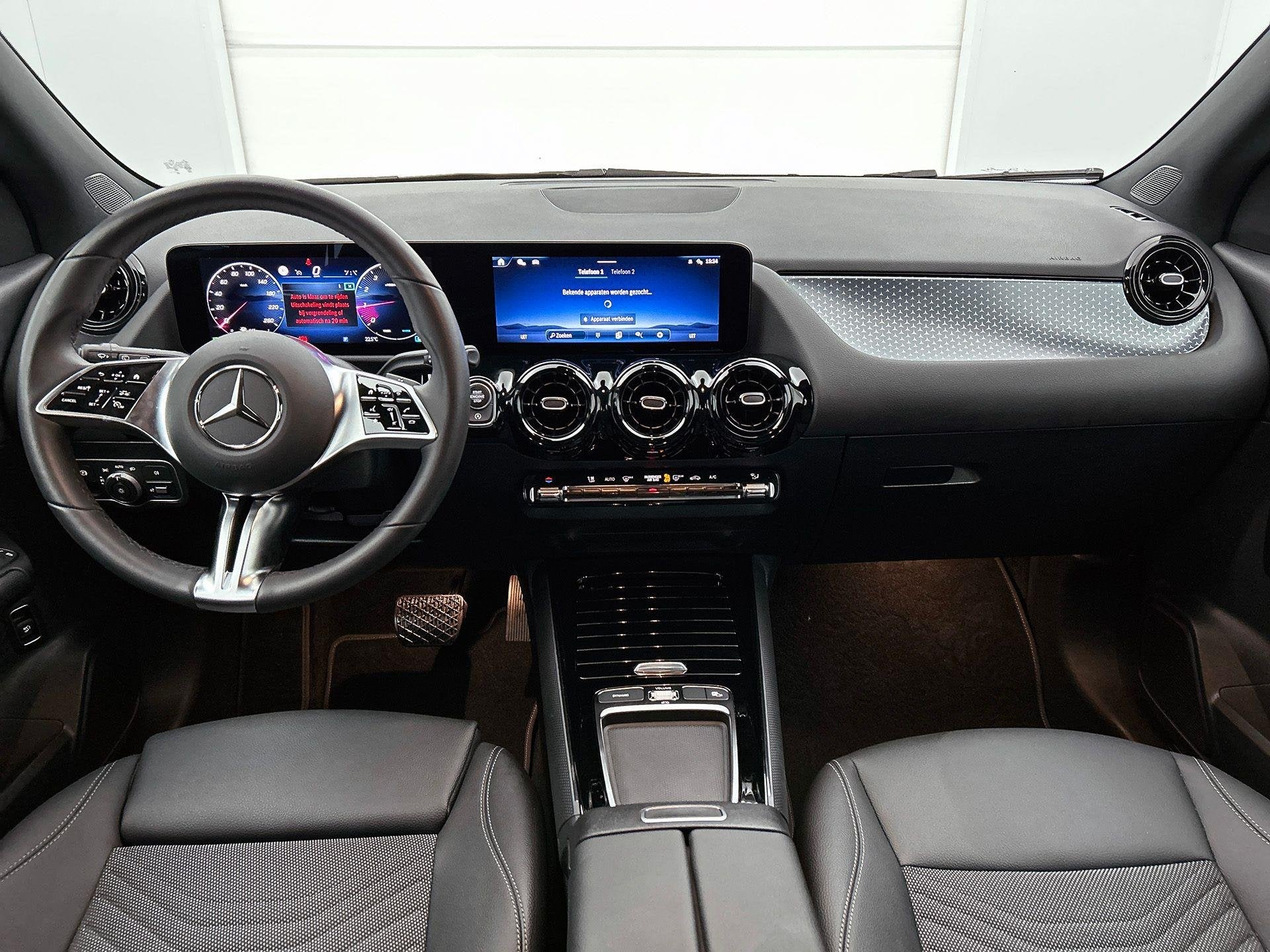 Mercedes-Benz GLA-klasse 180 Essential Line | Verwarmde Zete, Dealer onderhouden, Stof, Gebruikt, Zwart