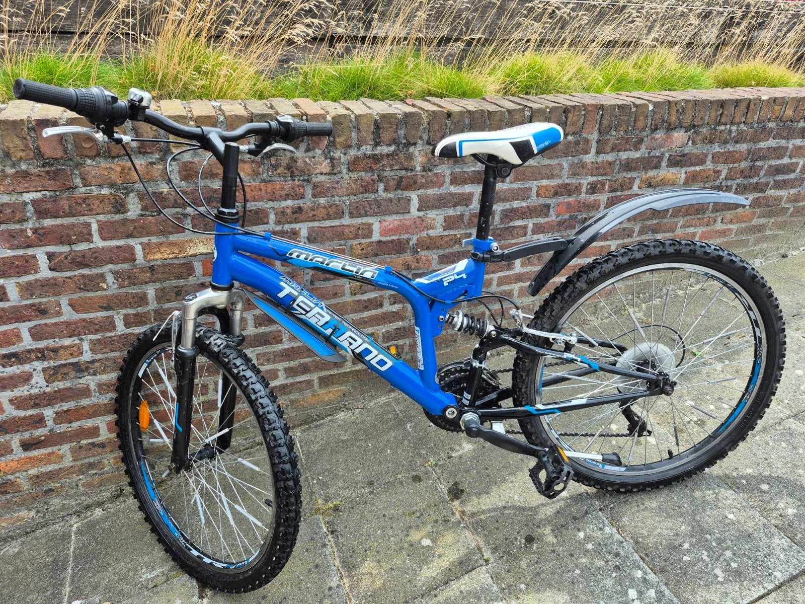 Vélo de montagne, entièrement, 24 pouces, 18 vitesses, bon é, Frein sur jante, Marlin terrano, 24 pouces ou plus, V-brakes