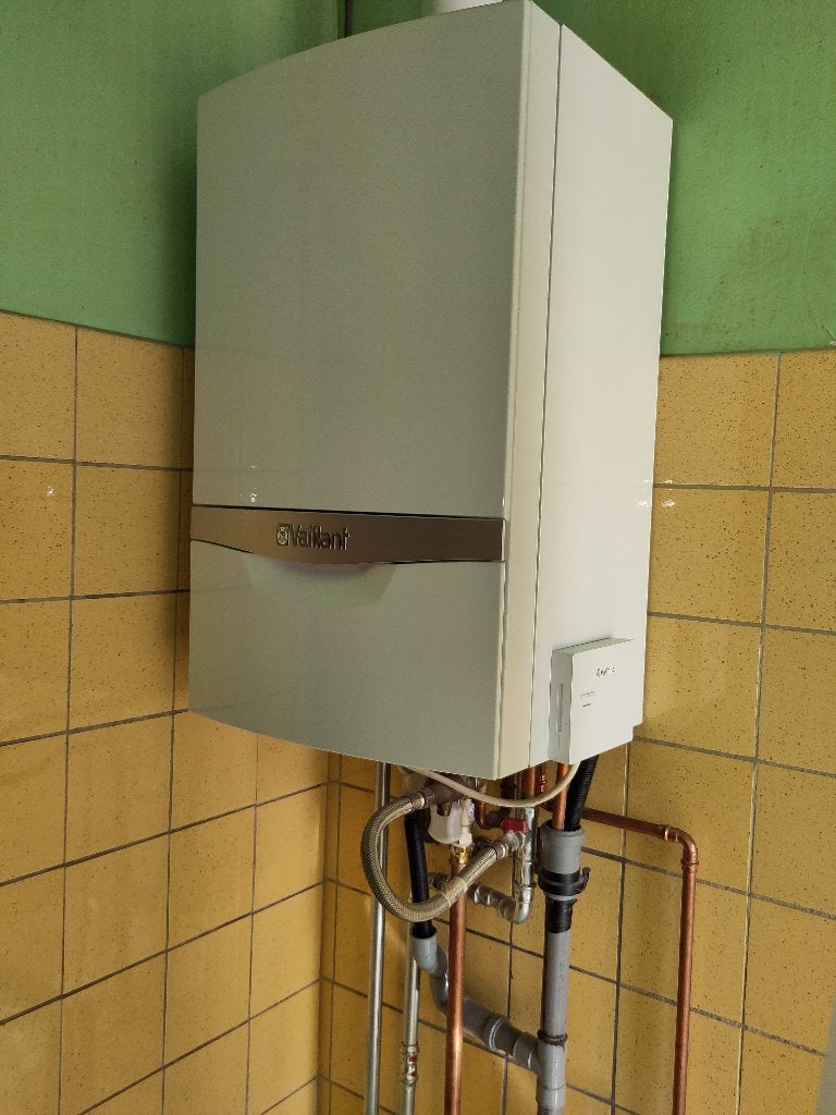 chaudière chauffe-eau instantané Vaillant + thermostat, Bricolage & Construction, Chauffe-eau & Boilers, Enlèvement, Utilisé, Boiler
