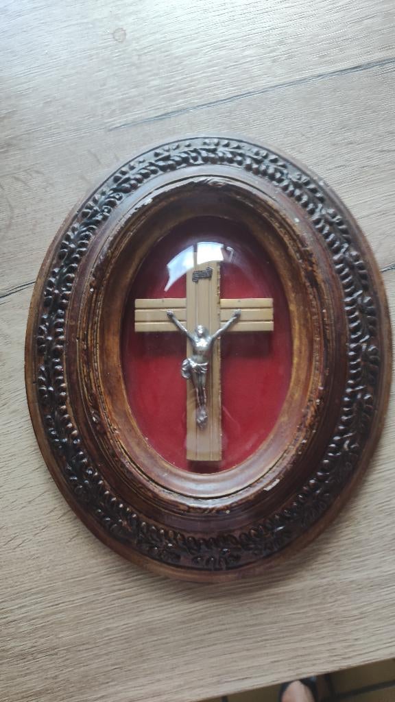 Kruisbeeld in kader (plaster), Antiek en Kunst, Ophalen