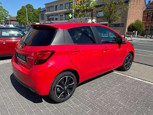 Toyota Yaris 1.33i VVT-i  NAVI CRUISE ALU CAMERA, Auto's, Toyota, Euro 5, Zwart, 1329 cc, https://public.car-pass.be/vhr/633d66e5-d3cd-4aae-af86-5f363f644bc9