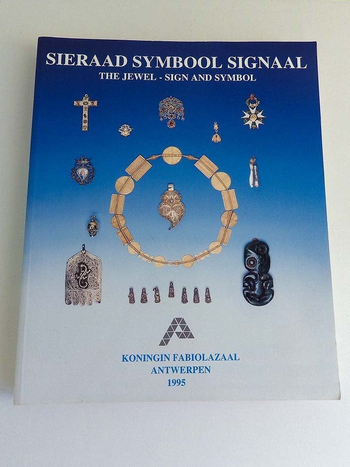Sieraad-Symbool-Signaal., Ophalen, Zo goed als nieuw