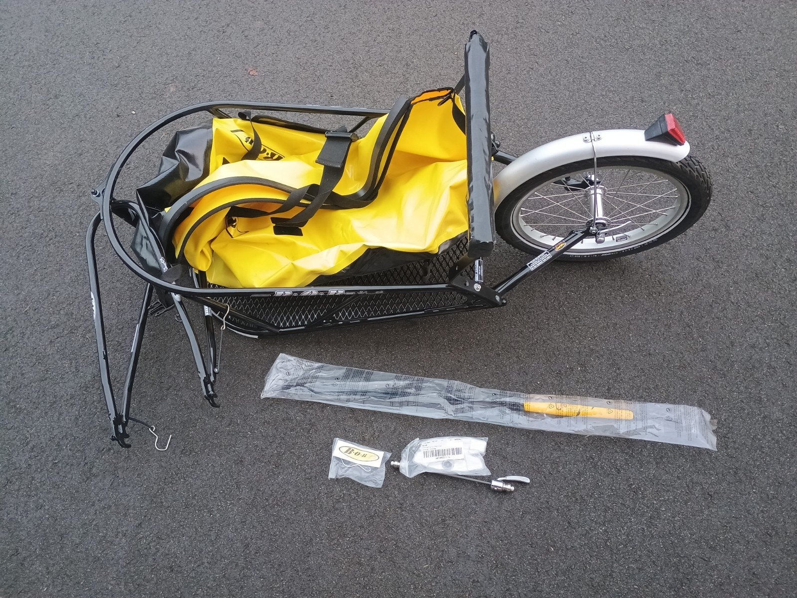 Nieuwe fietskar Bob Yak 28" custom beugel en Marathon band, Ophalen, Nieuw, Bagagekar