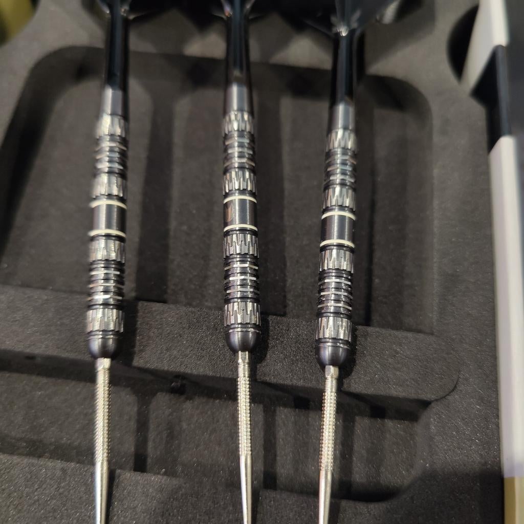 Cris dobey 95K darts 22 gram nieuw., Sport en Fitness, Ophalen of Verzenden, Nieuw, Pijlen