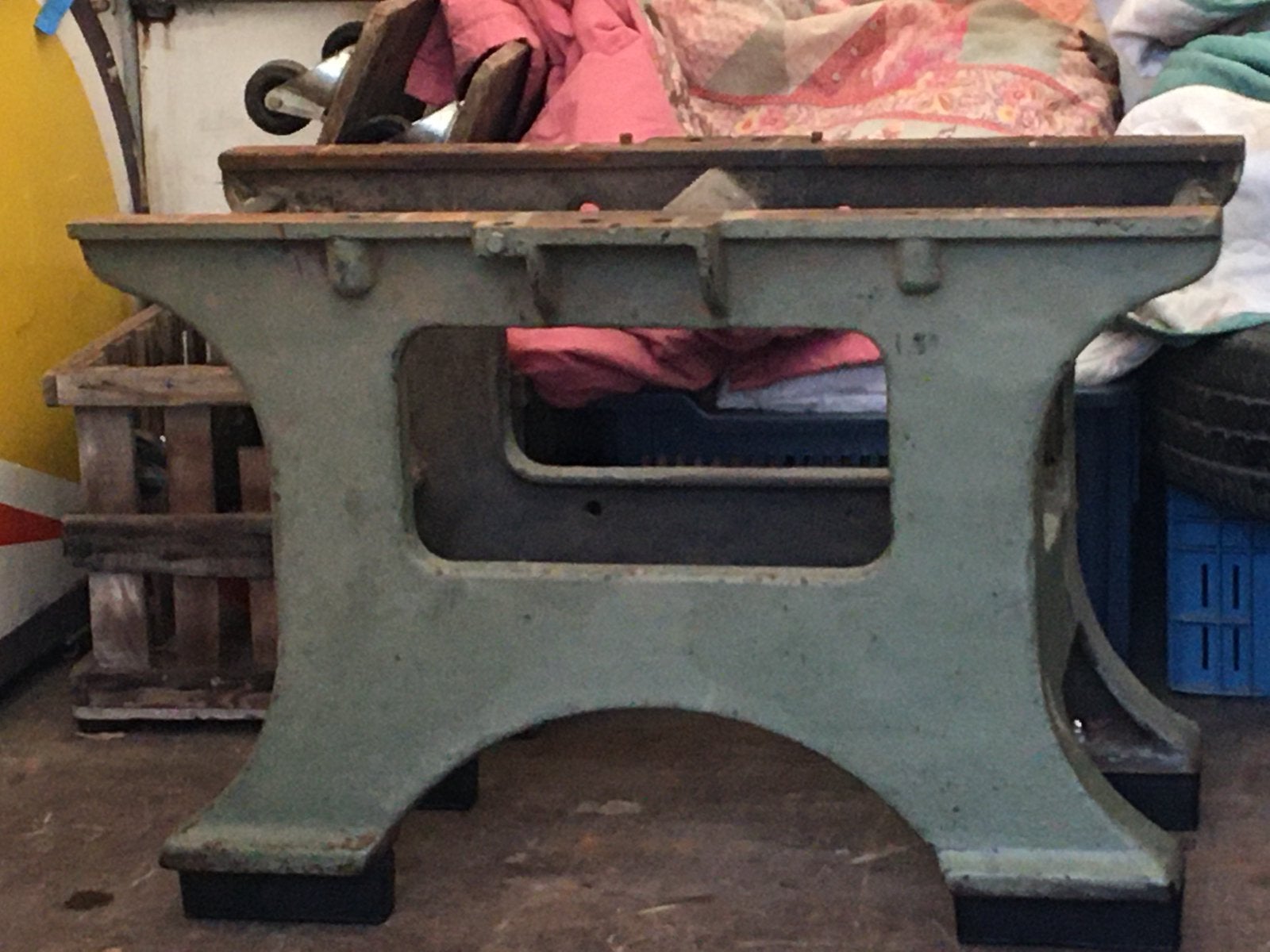 Industrieel gietijzer tafel onderstel, Enlèvement
