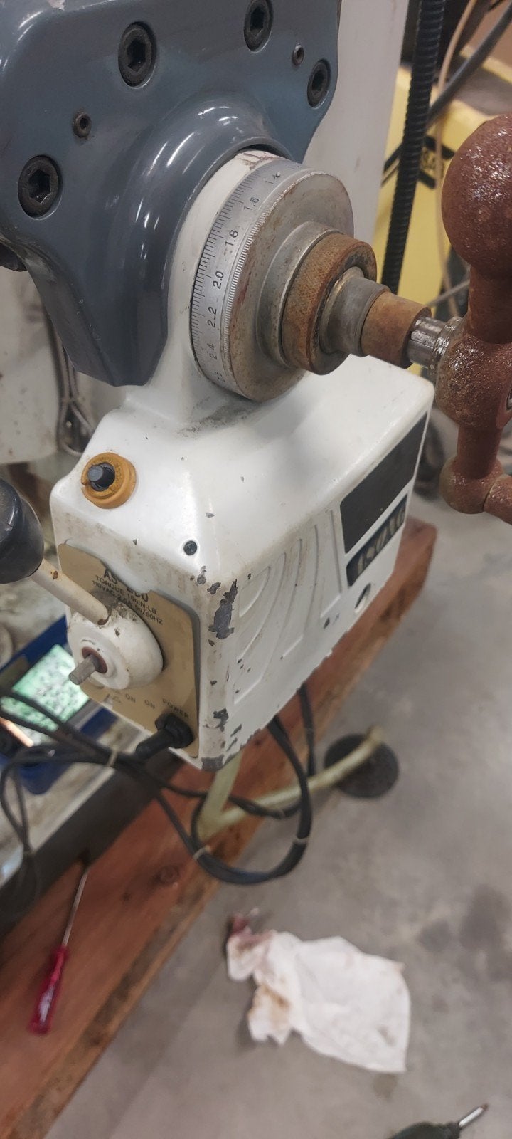 gezocht power feed voor freesbank, Enlèvement