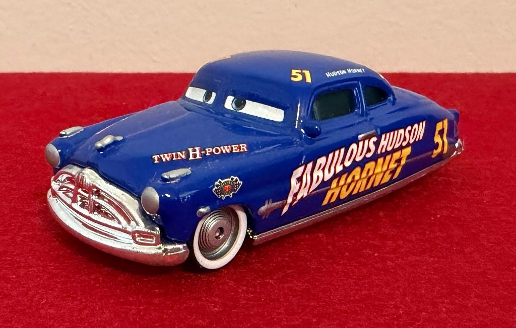 DISNEY CARS Hudson Hornet 51 DieCast 1:55, Hobby & Loisirs créatifs, Voitures miniatures | Échelles Autre, Neuf, Voiture, Enlèvement ou Envoi