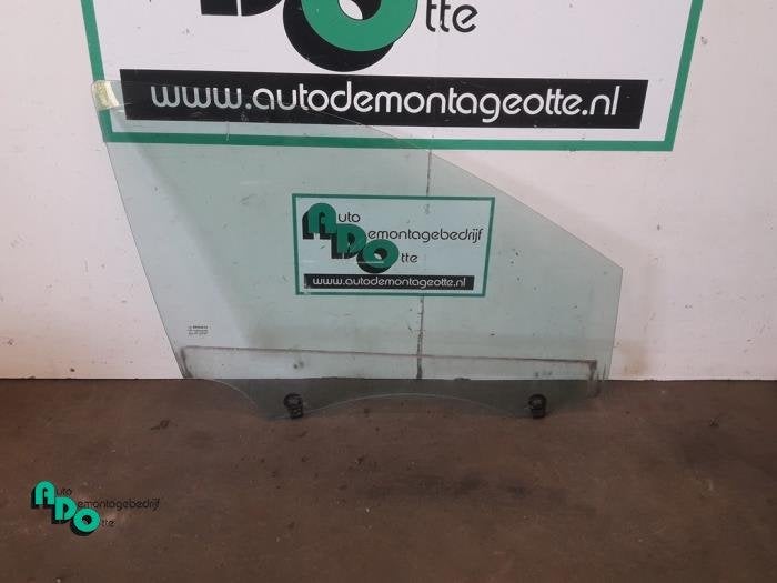 Vitre portière 4portes avant droite d'un Renault Clio (Clio, Renault, -, 3 mois de garantie, Utilisé