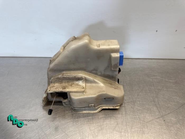 Serrure portière mécanique 2portes droite d'un Volkswagen, Volkswagen, -, 3 mois de garantie, Utilisé