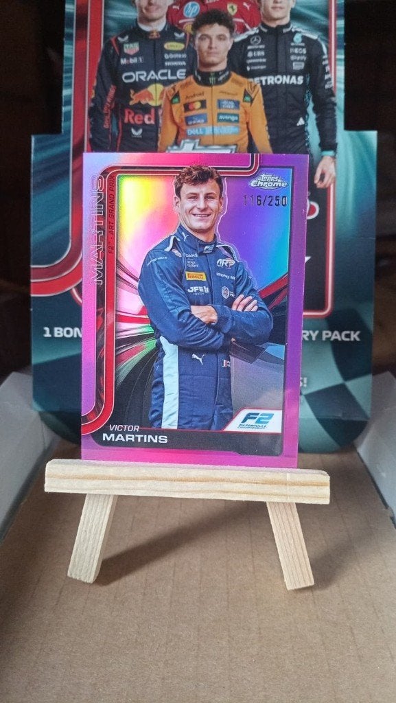 Topps Chrome Formula 1 2025 F1 75 Victor Martins Refractor, Enlèvement ou Envoi, Neuf, Cartes en vrac, Foil