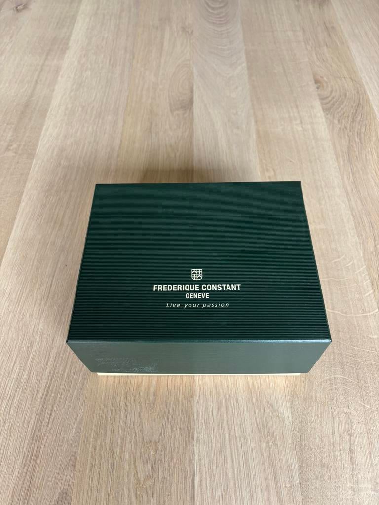 Frédérique Constant Horological Smartwatch, Handtassen en Accessoires, Horloges | Heren, Overige merken, Overige materialen, Leer