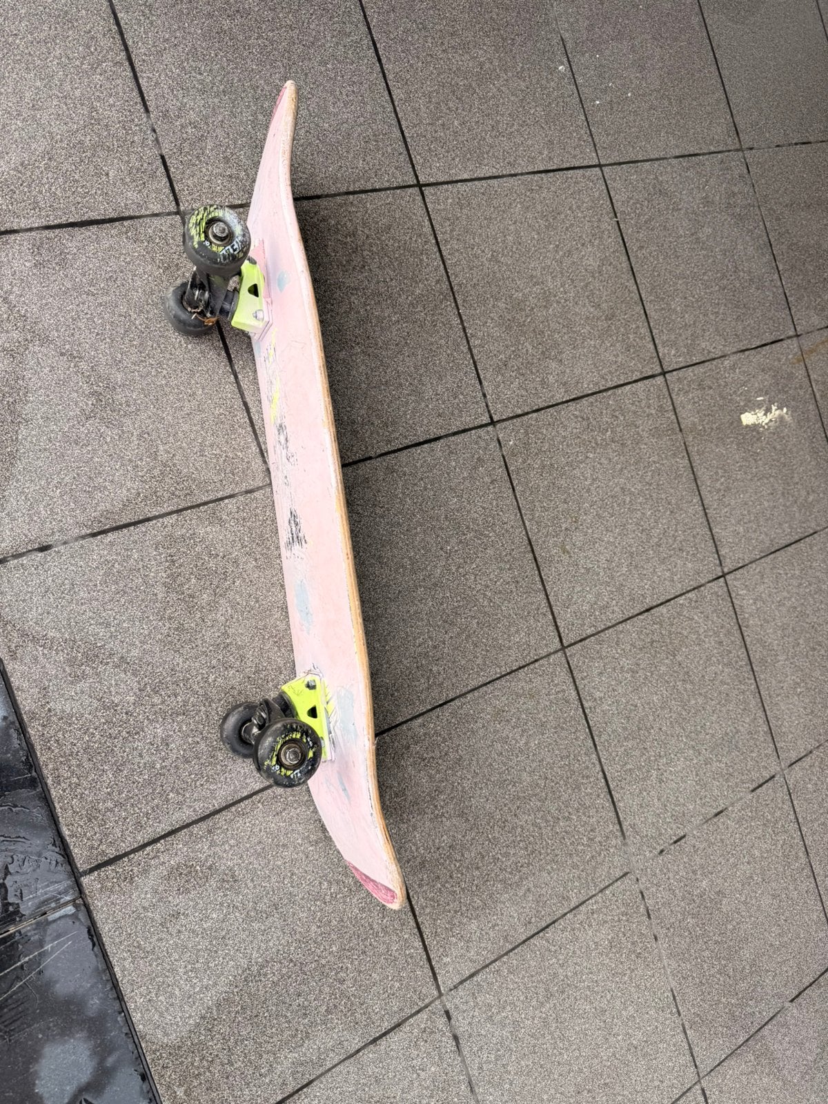 SKATEBOARD a Grivengée Liege, Enlèvement, Utilisé