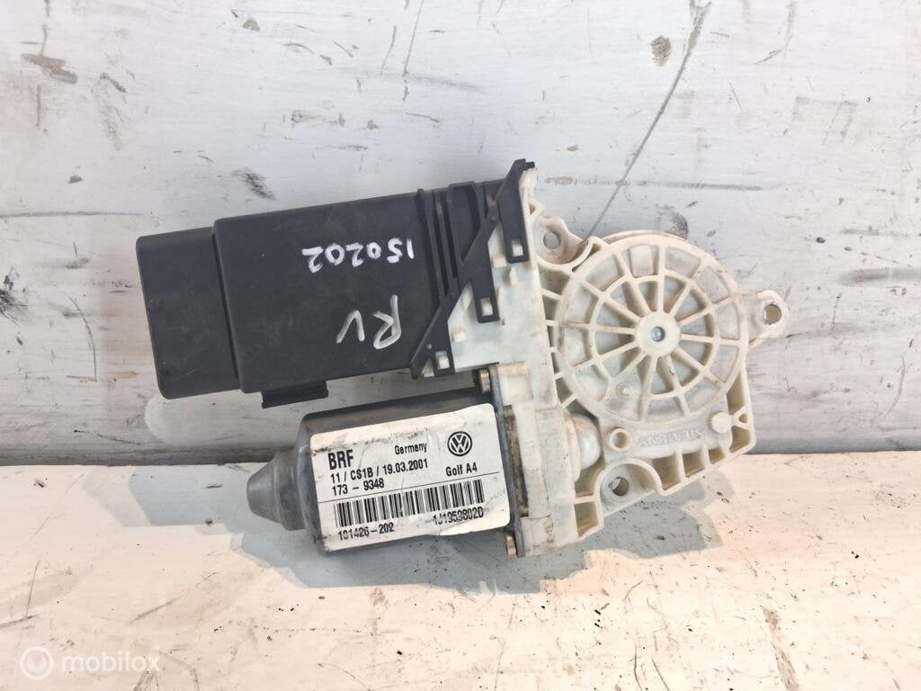 Raammotor Rv 4-deurs Vw Golf IV ('97-'04) 1J1959802D, Enlèvement ou Envoi, Volkswagen, Utilisé